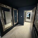 Unique City Centre Dj Apartment - Sleeps 20