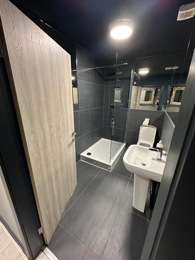 Unique Centre Dj - Sleeps 20 Apartment Liverpool